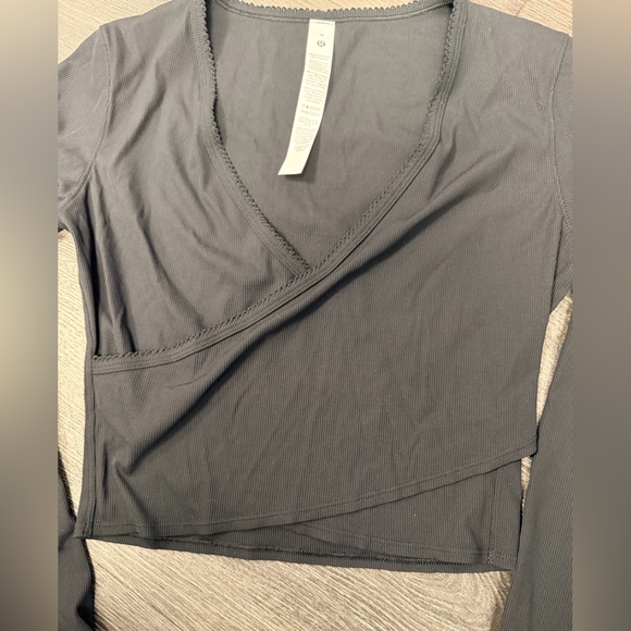 Lululemon Nulu Black Wrap Heart - Picture 5 of 6